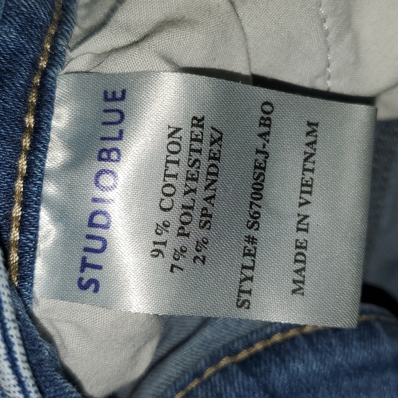 Jeans - Picture 4 of 5